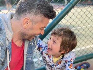 Onur Özaydın Instagram - Birinin babası, diğerinin oğlu olmakla karşı koyuyorum her şeye.