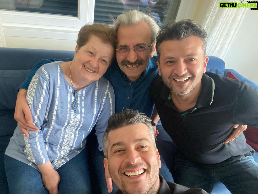 Onur Özaydın - 2K Likes - Birinin babası, diğerinin oğlu olmakla karşı koyuyorum her şeye.