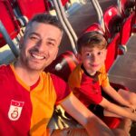 Onur Özaydın Instagram - Az önce bana dönüp dedi ki: “İyi ki varsın be Baba. Beni maça getirdin.” Yıllarca hayalini kurmuştum. Bir gün evladım olur da maça gidebilir miyiz acaba diye. Halbuki benim hayalimin kahramanı kendisi. Canımın içi. “Sen de iyi ki varsın be oğlum” RAMS Park