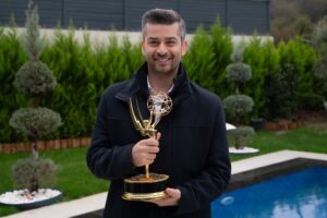 Onur Özaydın Instagram - Sen de mutlu ol Emmy? 🎥

Gurur duyuyorum bir parçası olmaktan. Herkese minnetle.🙏

@iemmys @yargidizi @ayyapim #yargı #iemmys

📸 @ozkntekn