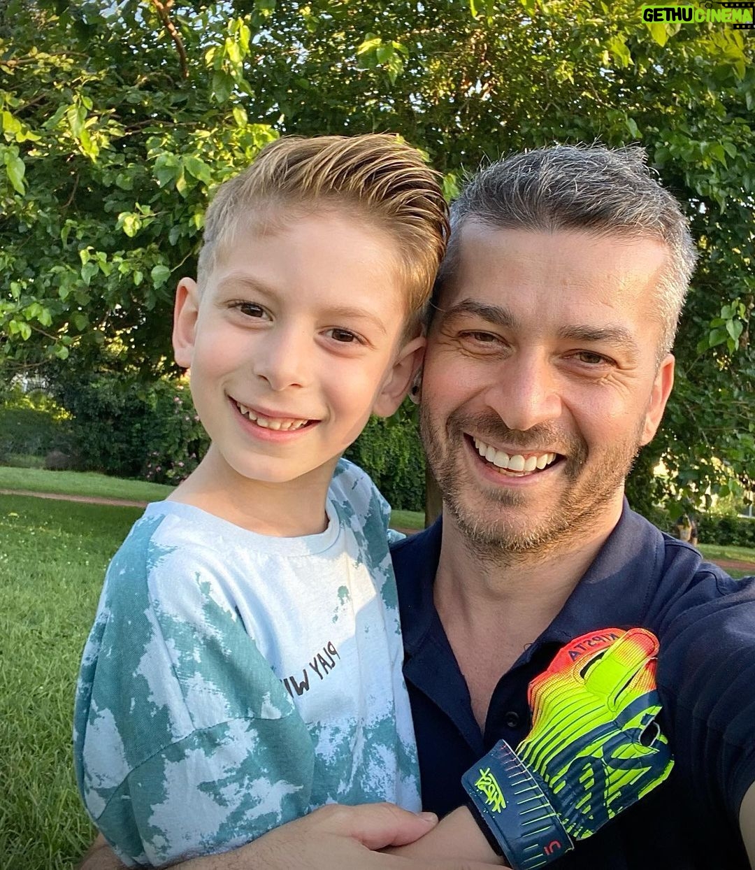 Onur Özaydın - 1.4K Likes - "Hayatta ne öğrendiysem futboldan öğrendim; çünkü top hiçbir zaman beklediğim köşeden gelmedi." Albert Camus
Hayatta yiyeceği gollere hazırlıyorum oğlumu:)