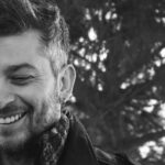 Onur Özaydın Instagram - Ağlanılan anlar paylaşılmıyor genelde. Yoksa kim kaybetmiş de devamlı gülüşleri, biz bulalım.