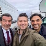Onur Özaydın Instagram - Dizimizin gençlerini yakalamışken, ilk işleri olması dolayısıyla yaşadıkları heyecanı güce dönüştürebilmeleri için bazı tavsiyelerde bulunup deneyimlerimi paylaştım. Yargı yeni bölümüyle bu akşam 20.00’de @kanald ‘de🎈 @yargidizi @ayyapim