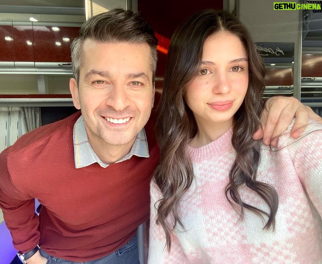 Onur Özaydın - 3.8K Likes - 50 bölümü ardımızda bırakırken şu fotoğrafı da şuraya iliştiriyorum♥️ Canım kızım:) @yargidizi