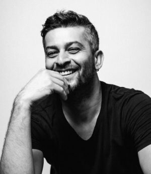 Onur Özaydın Instagram - Ne yazsam diye düşündüm. Sonra dedim ki; gülmenin açıklaması mı olur ya!:) 🤟
📸 @amuratarik