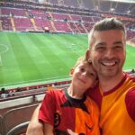 Onur Özaydın Instagram - Az önce bana dönüp dedi ki: “İyi ki varsın be Baba. Beni maça getirdin.” Yıllarca hayalini kurmuştum. Bir gün evladım olur da maça gidebilir miyiz acaba diye. Halbuki benim hayalimin kahramanı kendisi. Canımın içi. “Sen de iyi ki varsın be oğlum” RAMS Park