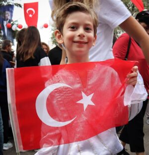 Onur Özaydın Instagram - Nesilden nesile, 
“Yaşasın Cumhuriyet.”
