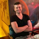 Onur Özaydın Instagram - Devamlı olarak gülmüyorum tabii. Güldüğüm de oluyor ama.