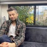 Onur Özaydın Instagram - Yorgun ama huzurluyum♥️ Dün Balıkesir’de oyun vardı. Bu sabah İstanbul’da set. Akşam Bursa’da yine oyun var. Yarın yine İstanbul. Allah herkese sevdiği şeyi yaparak yaşamayı nasip etsin.