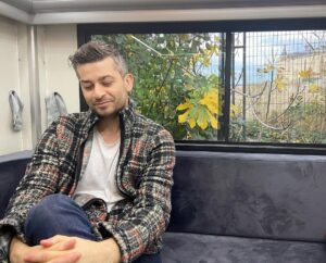 Onur Özaydın Instagram - Yorgun ama huzurluyum♥️

Dün Balıkesir’de oyun vardı.
Bu sabah İstanbul’da set.
Akşam Bursa’da yine oyun var.
Yarın yine İstanbul. 

Allah herkese sevdiği şeyi yaparak yaşamayı nasip etsin.