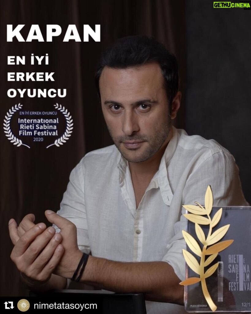 Onur Dilber Instagram - İran’dan sonra İtalya’da da ödüle layık görülmüşüm. Ne mutlu🙏 #Repost @nimetatasoycm with @get_repost ・・・ Seyid Çolak’ın yönetmenliğini üstlendiği KAPAN filmimiz İtalya’da düzenlenen Uluslararası Rieti Sabina Film Festivali’nde EN İYİ FİLM ödülü ile beraber oyuncumuz Onur Dilber EN İYİ ERKEK OYUNCU ödülüne layık görülmüştür ⭐