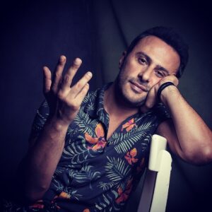 Onur Dilber Instagram - ‘’Hayat dediğin, yürüyen bir gölgeden başka nedir ki? Bir garip oyuncu bu sahnede, bir saat kalıp boyun kırıp gidecek. Bir aptalın anlattığı bir masal bu, kuru gürültüler ve deli saçmalarıyla dolu.’’
#macbeth