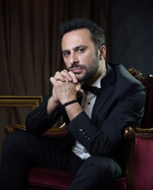 Onur Dilber Instagram - Sevgili yetenekli kardeşim @ozdufk ‘un objektifine baktım. 
Eğlenceli keyifli çekim için teşekkürler @ushoot._ @ushoot._ @ushoot._