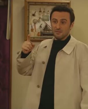 Onur Dilber Instagram - Herhalde hiç bitmeyecek dediğimiz ‘seksenler’ de bitti. 
10 yıl, dile kolay! 
İyisiyle kötüsüyle çok fazla anı biriktirdim bu uzun yolculukta. 
Neyse ki hayırlısı ile bitti sonunda:)

Bu yolculukta kaybettiğimiz büyüklerimize rahmet diliyorum. 
Yapımcımız @birolguvenmint ‘e, senaristlerimize, efsaneler arasında yerini alacak bu güzel dizide emeği olan tüm çalışma arkadaşlarıma teşekkürlerimi sunuyorum. 
Hepiniz iyi ki varsınız. 
Ve bizi yalnız bırakmayan bizimle yıllarca gönül bağı kurmuş olan seyircimize gönülden teşekkür ediyorum, iyi ki varsınız. 

#seksenler #veda