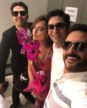 Onur Dilber Instagram - #JOSEPHK
Dün akşam sezonu kapattık😎💐
İki sezon boyunca biletleri erkenden tüketip salonu dolduran seyircimize, birlikte oynamaktan çok keyif aldığım, çok sevdiğim oyun arkadaşlarıma ve tüm @istanbuldasdas ailesine teşekkürler🌼
Yeni sezonda görüşmek üzere😎