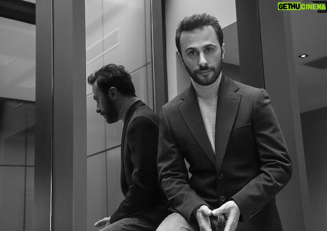 Onur Dilber Instagram - ‘’Aynalara ve gazetelere asla inanmayın’’ #johnosborne