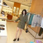 Oranicha Krinchai Instagram - Explored @Tods new flagship store 🤎🖤 #TodsThailand #Todsflagshipstore #Emporium The Emporium