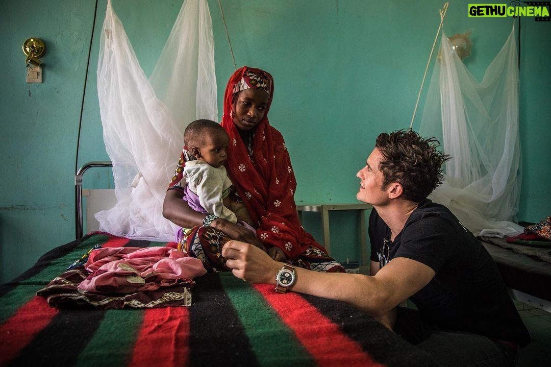Orlando Bloom Instagram - Tomorrow is International #WomensDay and I want to share how the food crisis is affecting more than one billion women and girls. Yup, ONE BILLION!! When I visited Niger in 2017, I saw how malnutrition devastates families, especially women and children. Sadly, the situation has only gotten worse since then. Niger is one of the 12 countries featured in UNICEF’s latest report raising the alarm on the nutrition crisis. @UNICEF is calling on governments and partners to invest in essential nutrition services for women and adolescent girls. We must do better for them. To learn more, click the link in bio.