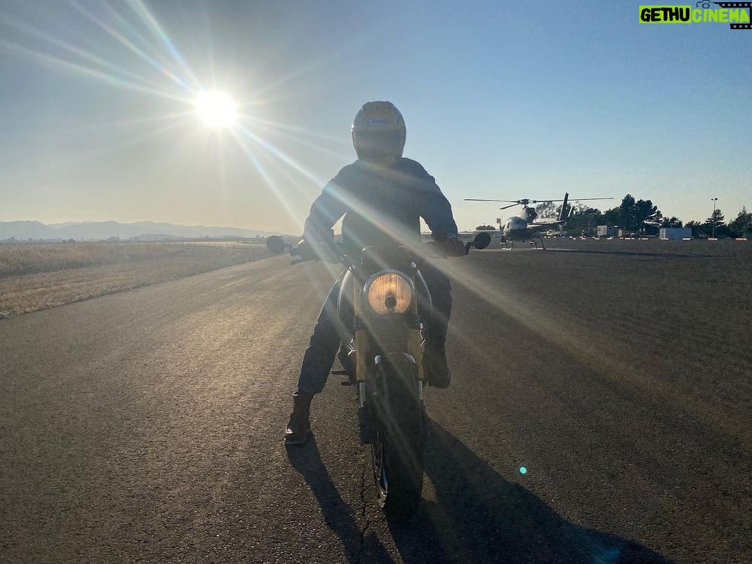 Orlando Bloom Instagram - Any guesses what Iām up to here? š