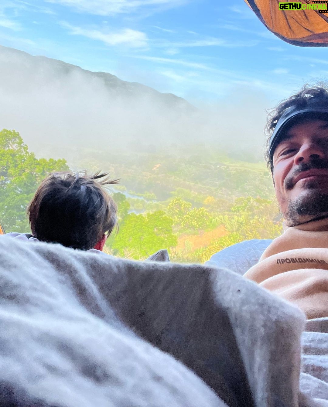 Orlando Bloom Instagram - Ahead of earth day ๐ chopping wood & carrying water it doesnโt get much better ๐๏ธ๐ซถ๐