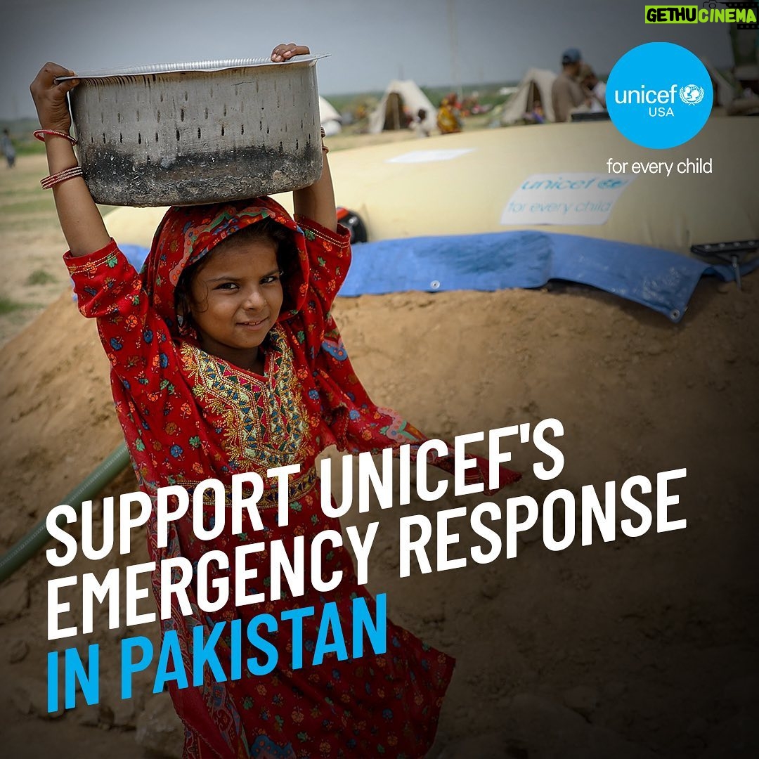 Orlando Bloom Instagram - Severe flooding has affected 33 million people across Pakistan, washing away entire villages and taking the lives of more than 1,000 people β a third of them children. The children of Pakistan need help now. UNICEF is on the ground, delivering lifesaving medical supplies, safe water and nutrition, mental health support, educational resources and more. Join me and @UNICEFUSA in taking action. Link in bio! πΈ @unicefpk