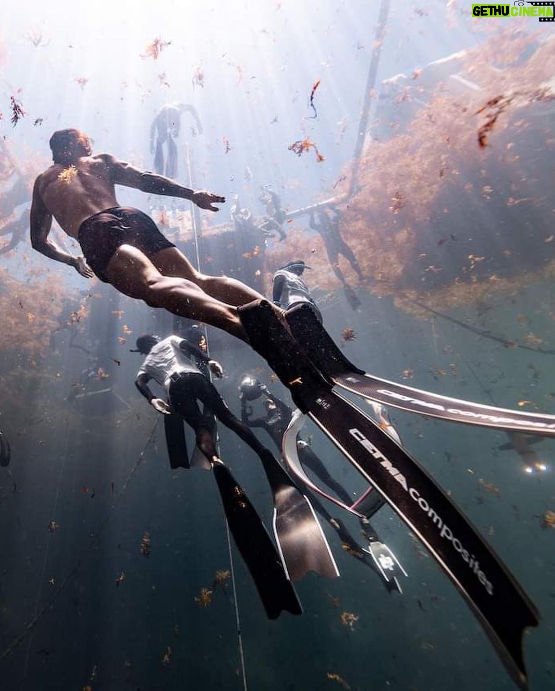 Orlando Bloom Instagram - Swimming up to see @camilajaber break her record for a 2nd time!!! π€Ώπ§ββοΈπ³π¬@vertical_blue Bahamas π§πΈ πΈ: @daanverhoevenfreediver