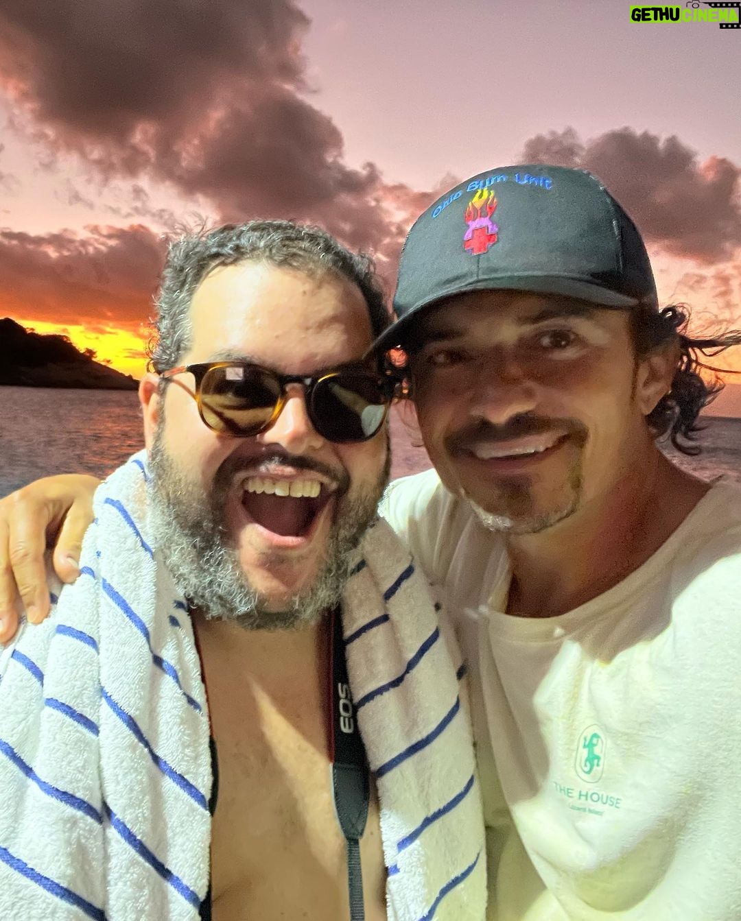 Orlando Bloom Instagram - friend’s become family 💛werk-outs 💨💦 & beach cleaning 🌴🐚🌏WILD wildlife🦎🦈🐨🐍@australia🇦🇺 you gotta lot to offer 🫵🙏☀️
