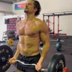 Orlando Bloom Instagram – I broke my back when I was 19 and they said I’d never walk again 😎