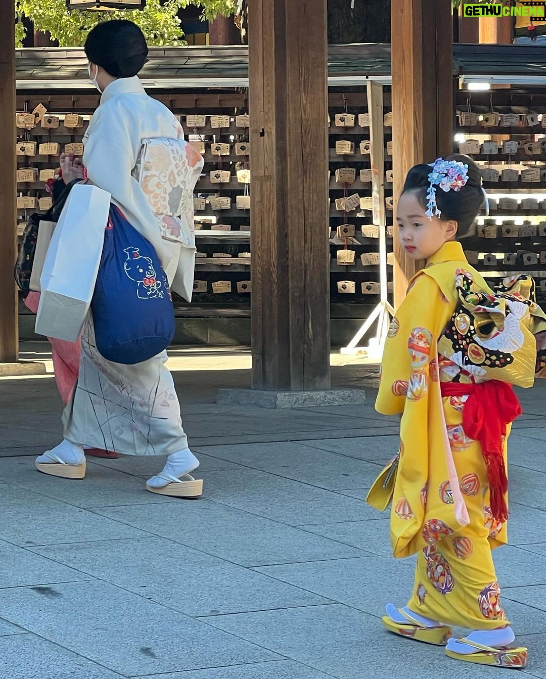 Orlando Bloom Instagram - ありがと ございます Tokyo 🇯🇵 happy merriment 🎄🕊️love to all ❤️
