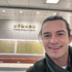 Orlando Bloom Instagram - ありがと ございます Tokyo 🇯🇵 happy merriment 🎄🕊️love to all ❤️