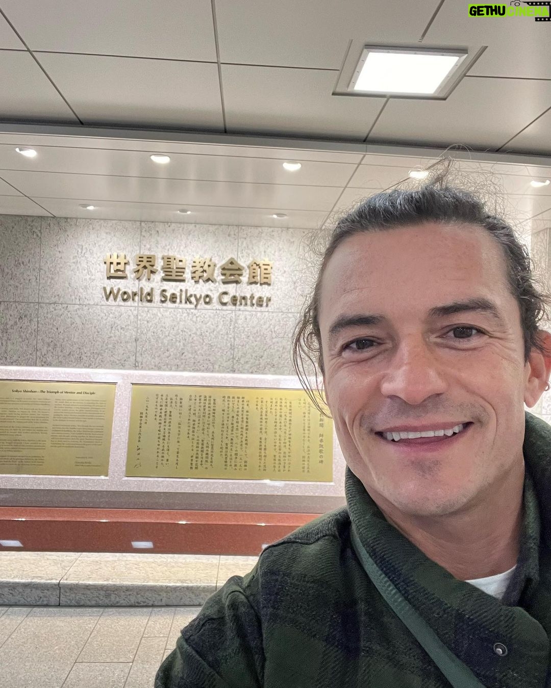 Orlando Bloom Instagram - ありがと ございます Tokyo 🇯🇵 happy merriment 🎄🕊️love to all ❤️