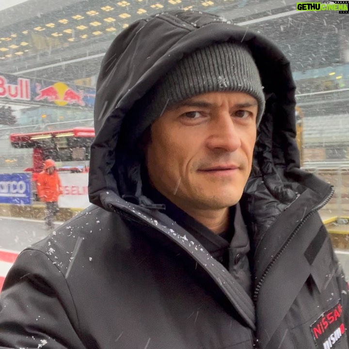 Orlando Bloom Instagram - Thatβs a wrap!!! This was fun from start to finish π in any weather. Grateful. Mad respect to @neillblomkamp his crew and the stellar cast he brought together. Coming soon, to a theater near you βππ