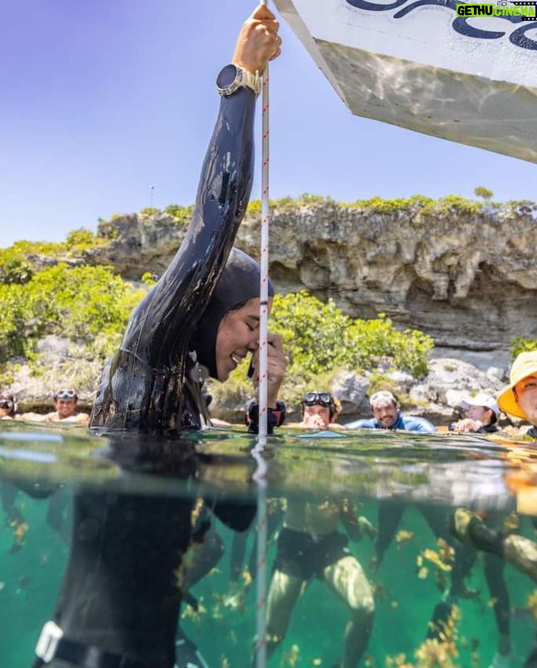 Orlando Bloom Instagram - Swimming up to see @camilajaber break her record for a 2nd time!!! π€Ώπ§ββοΈπ³π¬@vertical_blue Bahamas π§πΈ πΈ: @daanverhoevenfreediver