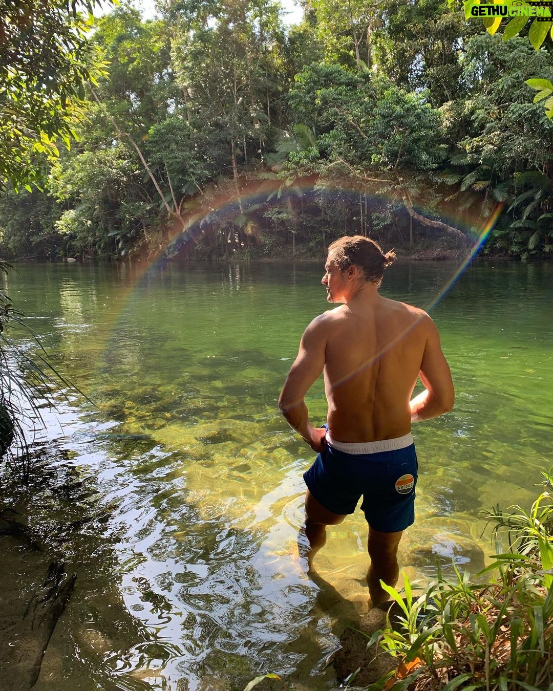 Orlando Bloom Instagram - friend’s become family 💛werk-outs 💨💦 & beach cleaning 🌴🐚🌏WILD wildlife🦎🦈🐨🐍@australia🇦🇺 you gotta lot to offer 🫵🙏☀️