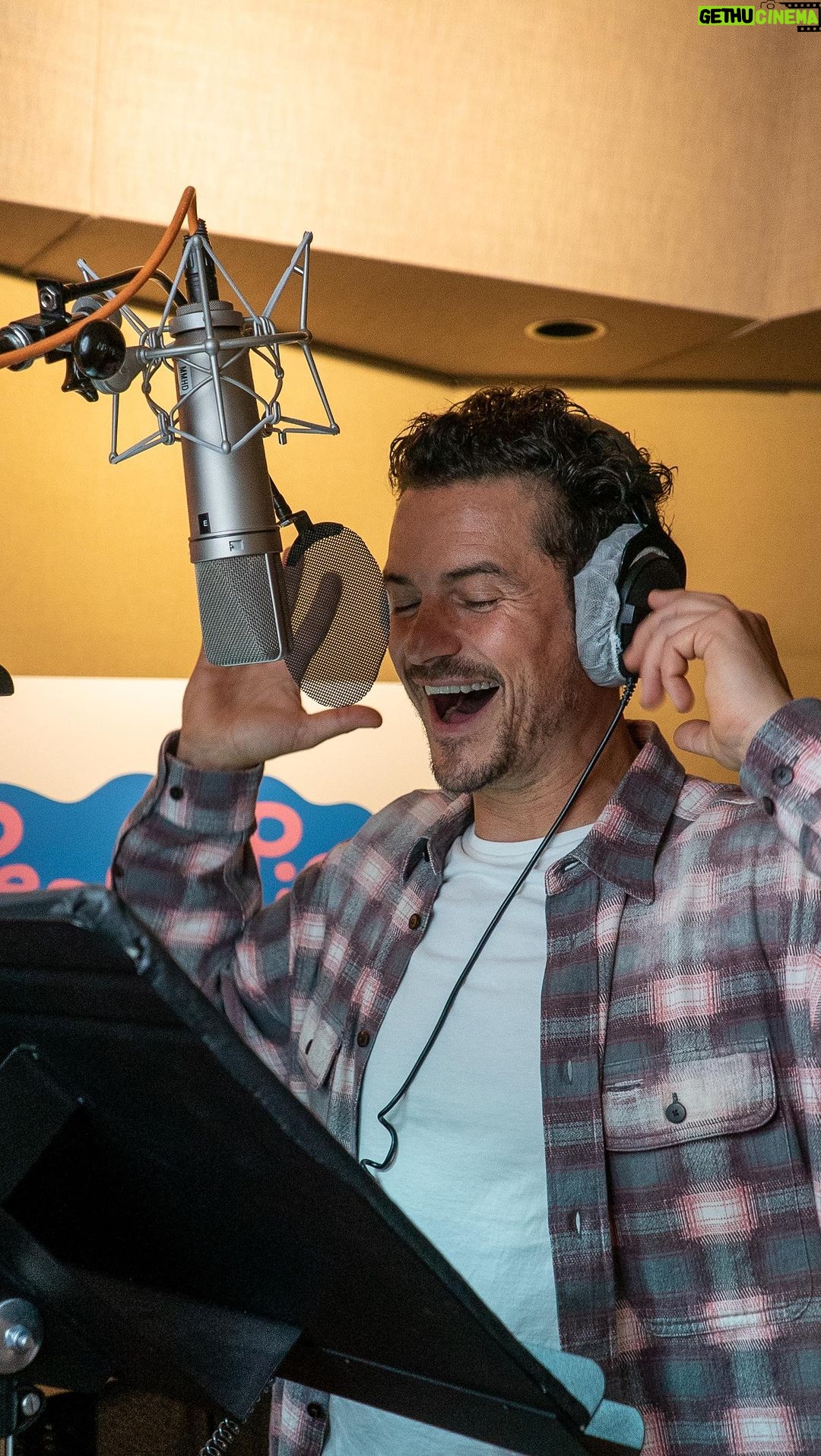 Orlando Bloom Instagram - Mr. Raccoon in full effect! 🎉 I had an absolute blast voicing this epic character in Peppa Pig. Can’t wait for your little ones to see it! In cinemas now.