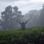 Orlando Bloom Instagram - It’s stories like Nzambi’s — an activist transforming plastic waste into sustainable bricks — that remind us we’re all capable of changing the world for the better. Feeling grateful that we were able to tell Nzambi’s story and others in our documentary Earthbound— winner of the X Award at Tribeca 🙌 Amazing Owl Productions 💥 @farhoudmeybodi @earthbound.global @nzambimatee_ke
