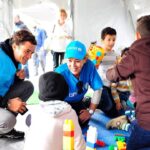 Orlando Bloom Instagram - Through my work with @unicef I’ve had the honour of meeting many of the humanitarians working to protect the rights of children whose lives are devastated by crises and conflicts. On #WorldHumanitarianDay, please join me in recognizing their courage and dedication. Link in stories to learn more and support 🤝 #NoMatterWhat