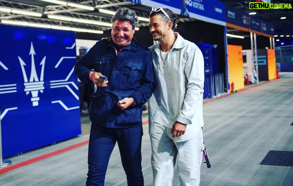 Orlando Bloom Instagram - The last @FIAFormulaE race I saw was 6yrs ago in Marrakech when the drivers had to change cars mid-race. As an enthusiast, it was fantastic to be in London today and see just how far the cars, and the technology have evolved - and of course to see fellow Brit Jake Dennis win the world championship. 🏁🏎️💨