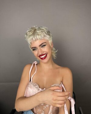 Ornella D'Elía Instagram - quise ser madonna y este equipo me cumplió el capricho. 💝💄
@matias2santosu @mauromaxdebrito @veroluna.makeup 
gracias mis amores. los quiero con el corazón. 😍