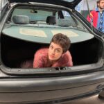 Ornella D'Elía Instagram - hoy tuve una escena en el baúl de un auto y descubrí que tengo claustrofobia. no recomiendo la experiencia. buen finde largo. 🌹🩶
