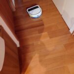 Osamu Suzuki Instagram - 朝起きたら、掃除機が力尽きて 扉の前に、、、 なんだか、せつなく、「おつかれさま」と声をかける、、