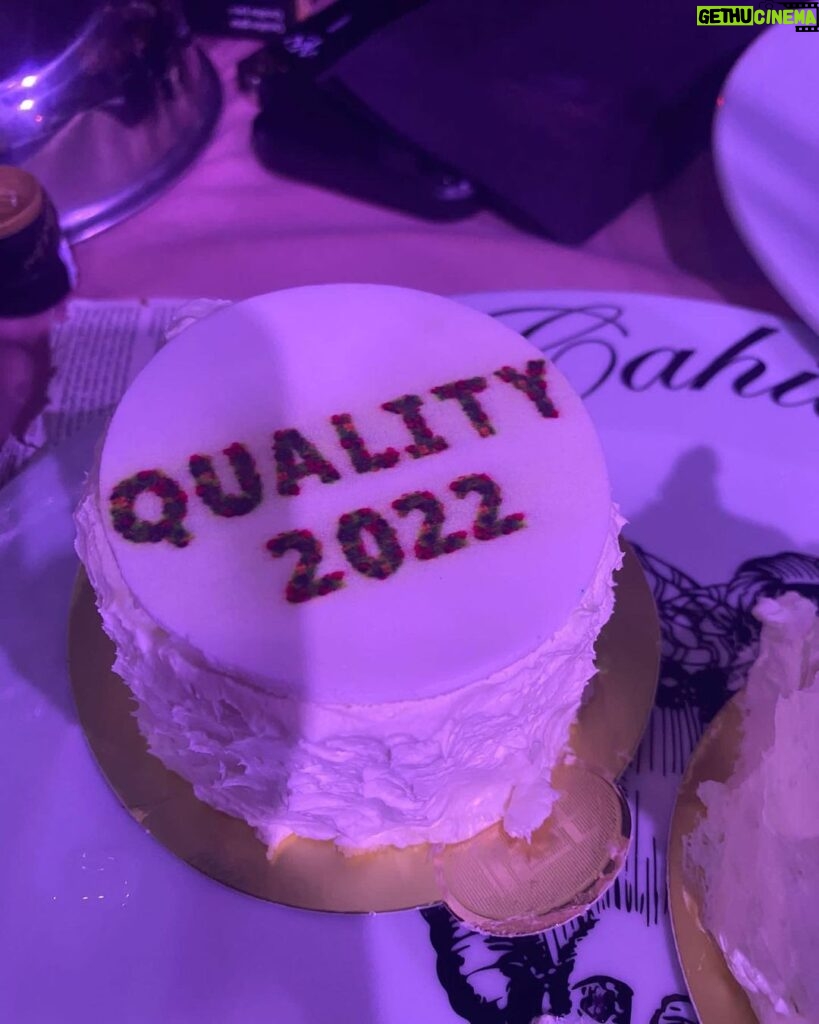 Oya Başar Instagram - @qualitydergisi nin yeni yıl yemeği çok keyifliydi. Harika bir yıl olması dileğiyle. 🙏🏻 @salihkececi