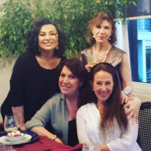 Oya Başar Instagram - Sevgili arkadaşım Nermin'in yeni kitabını kutladik.@filizkutlarofficial @bezmennermin @nilgunbelgun