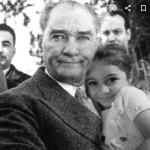 Oya Başar Instagram - Ulaşmak istediğimiz dünyaya ışık tutacak çocuklarımız...Bayramınız Kutlu Olsùn.