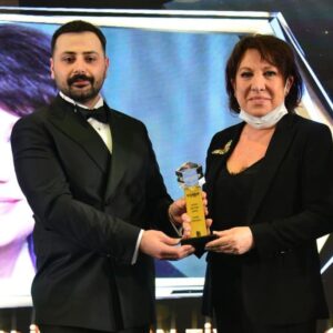 Oya Başar Instagram - Yılın En İyi Tiyatro Kadın Oyuncusu OYA BAŞAR Plastik Aşklar Oyunu.