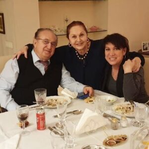 Oya Başar Instagram - Mukemmel insan ,muhteşem doktor ,canim dostum Cengiz Aslanı korona sebebiyle kaybettik.Acımız çok büyük.