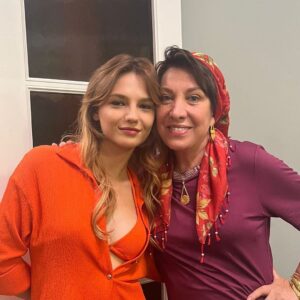 Oya Başar Instagram - @yazsarkisidizi  Kızım ve ben …