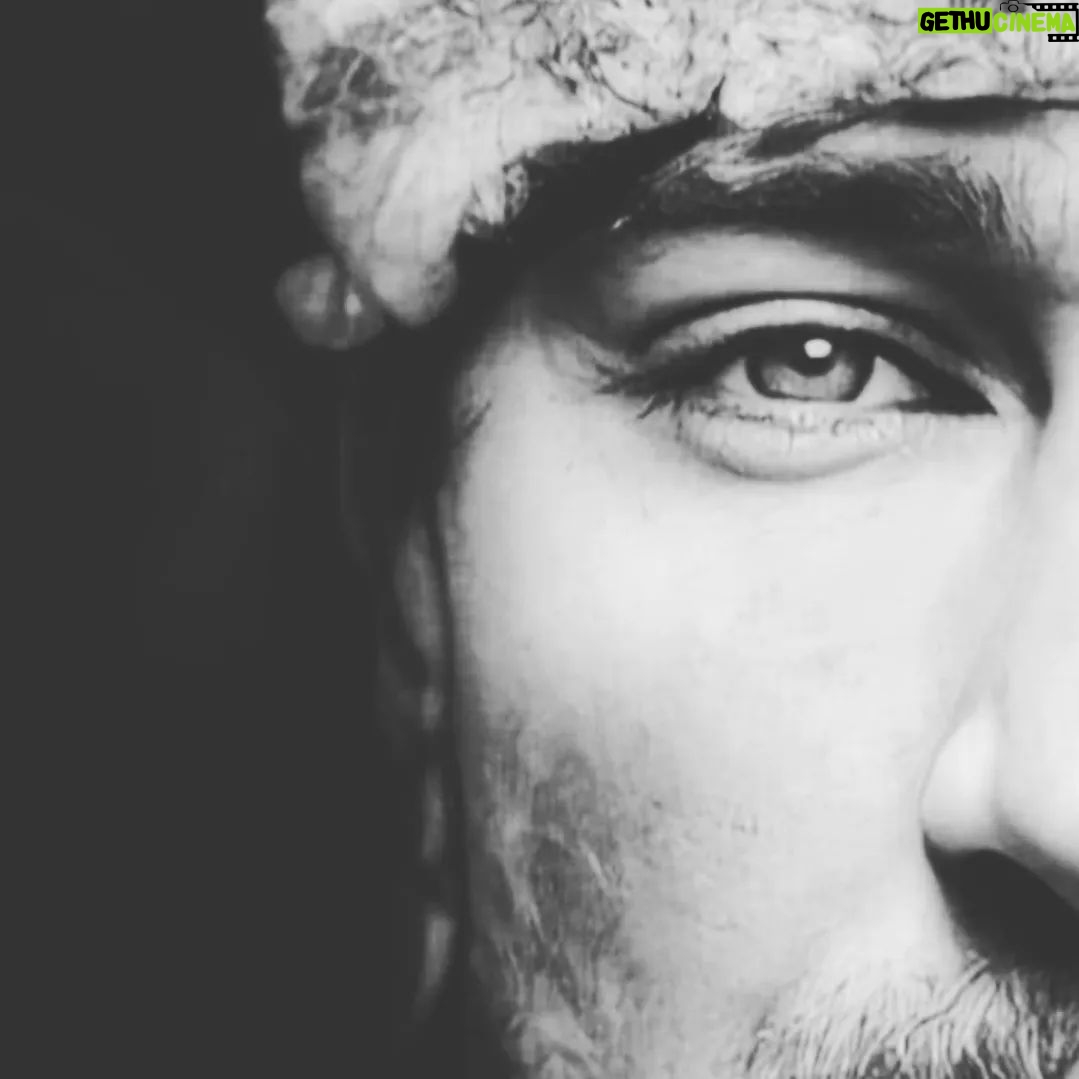 Oya Başar Instagram - Atatürk cumhuriyettir! Atatürk Türkiye'dir.