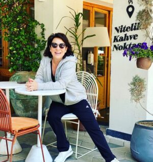 Oya Başar Instagram - Kahve gülümsetir. ☕️😎
.
.
.
.
.
#coffee #smile #happy #instamood