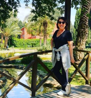 Oya Başar Instagram - Happy Sunday! Herkese mutlu pazarlar.. 🍀🍀😎😎 
.
.
.
.
.
#sunday #funday #familytime #smile #happiness